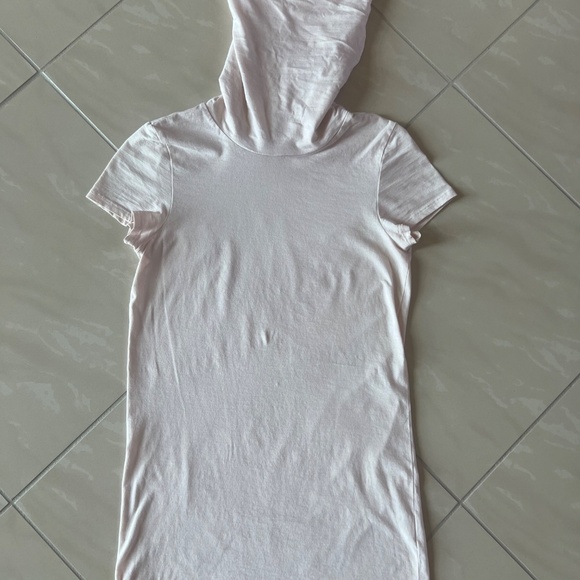 2832 Theory women's short-sleeve turtleneck shirt pale pink size M - Picture 2 of 6